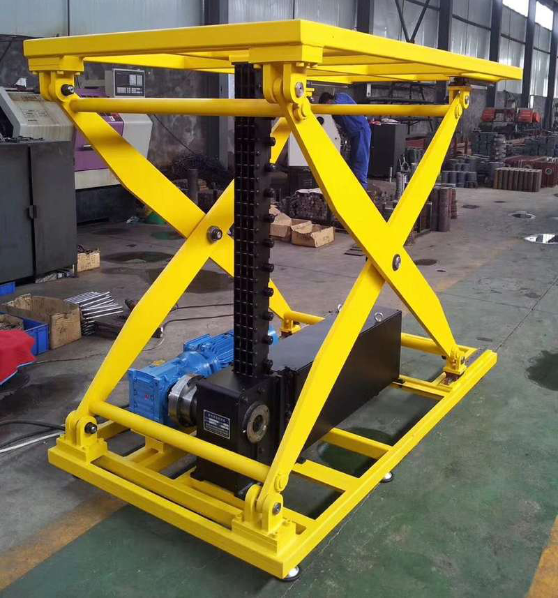 钢性链式升降台